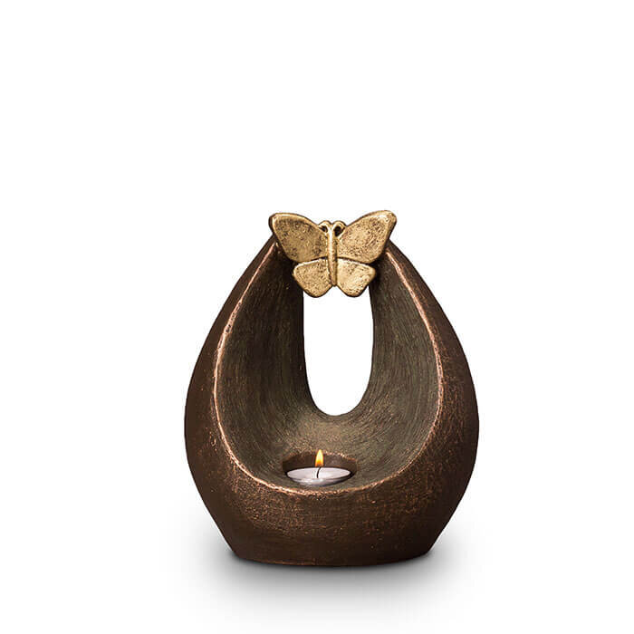 UGK037 AT